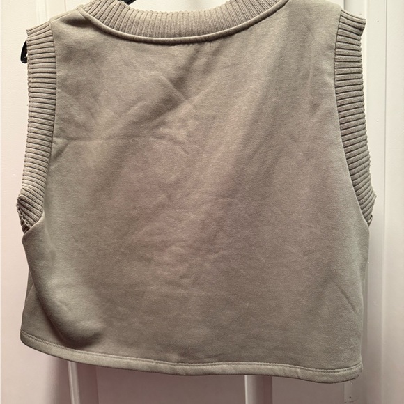 Zara Sleeveless V-Neck Top - Picture 3 of 3